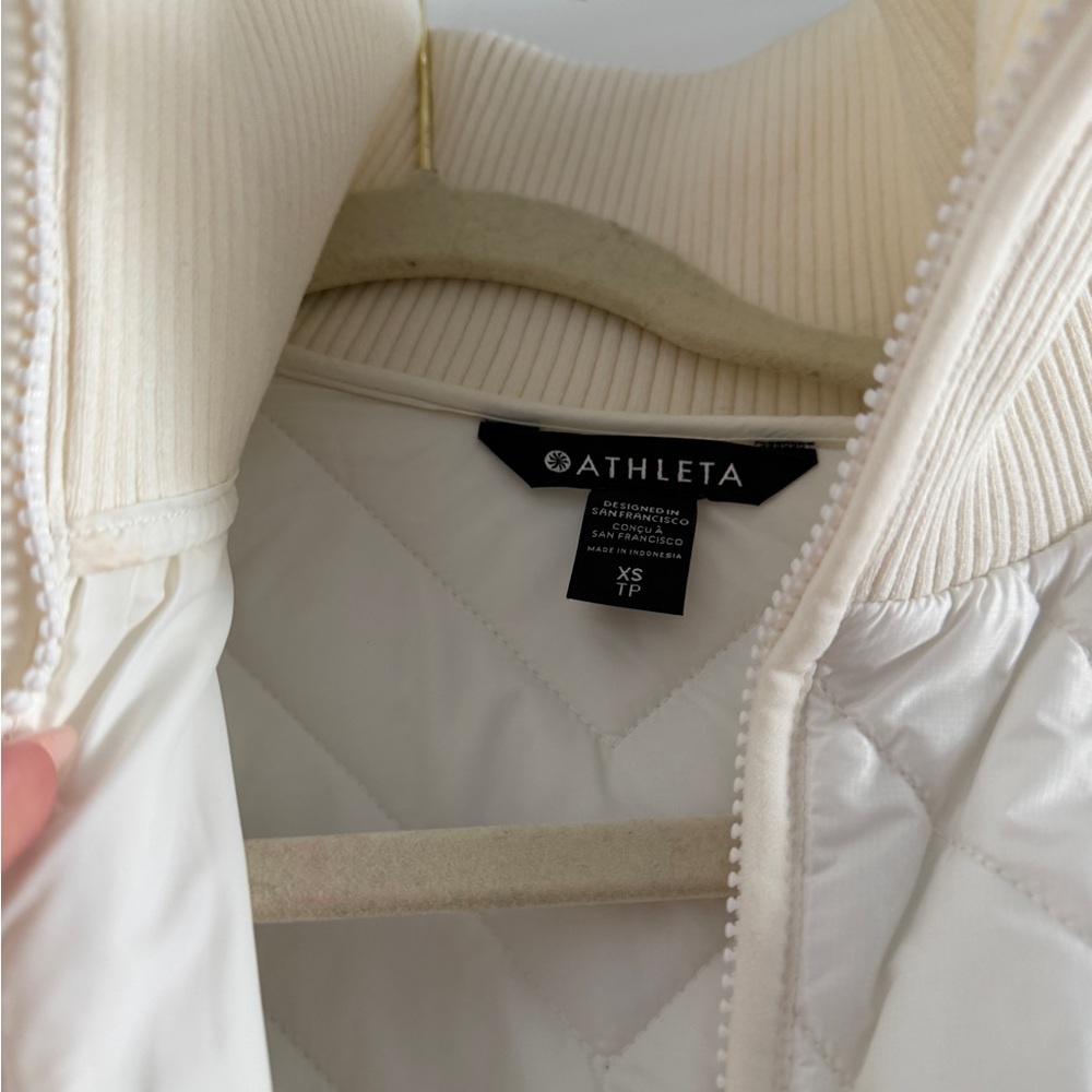 Athleta Women's Cream Quilted Puffer Jacket